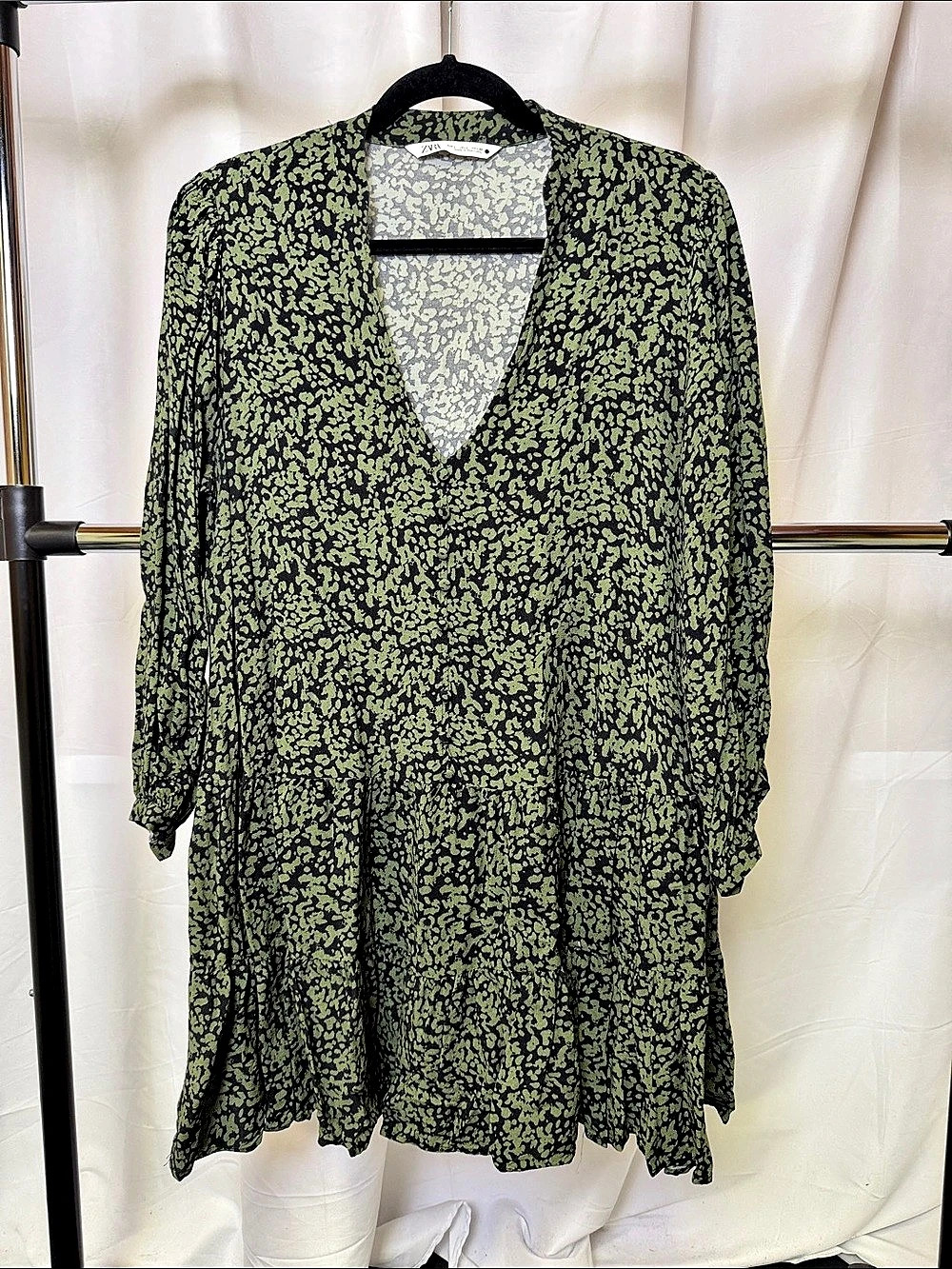 Zara women’s Long Sleeve Tiered Mini Dress Animal Print Green & Black large